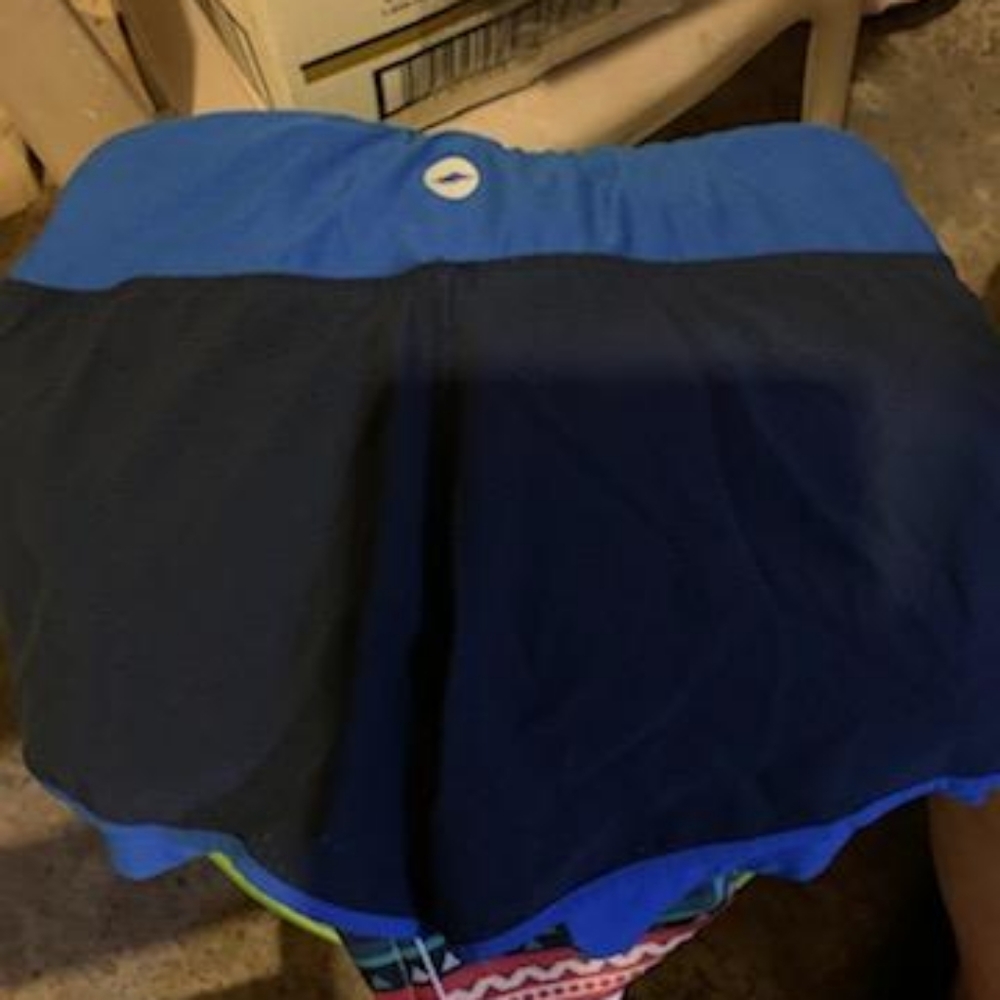 Woman's Avia shorts - Picture 3 of 3